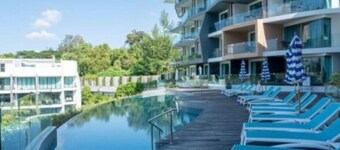 Modern Studio Condo with access to gym and infinity pools.