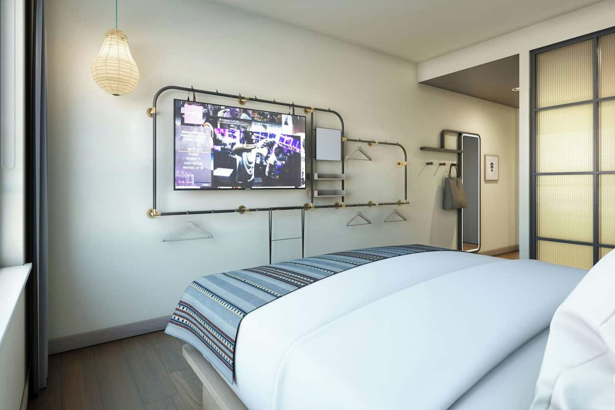 WorKING Play Hard | 1 bedroom, blackout drapes, iron/ironing board, free WiFi
