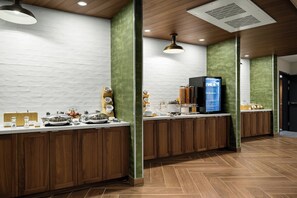 Tägliches inbegriffenes kontinentales Frühstück