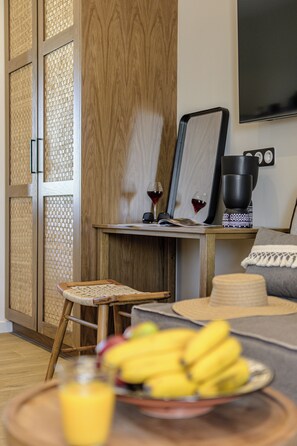 Appartement Standard | Coin séjour | Télévision de 43 pouces avec chaînes par câble