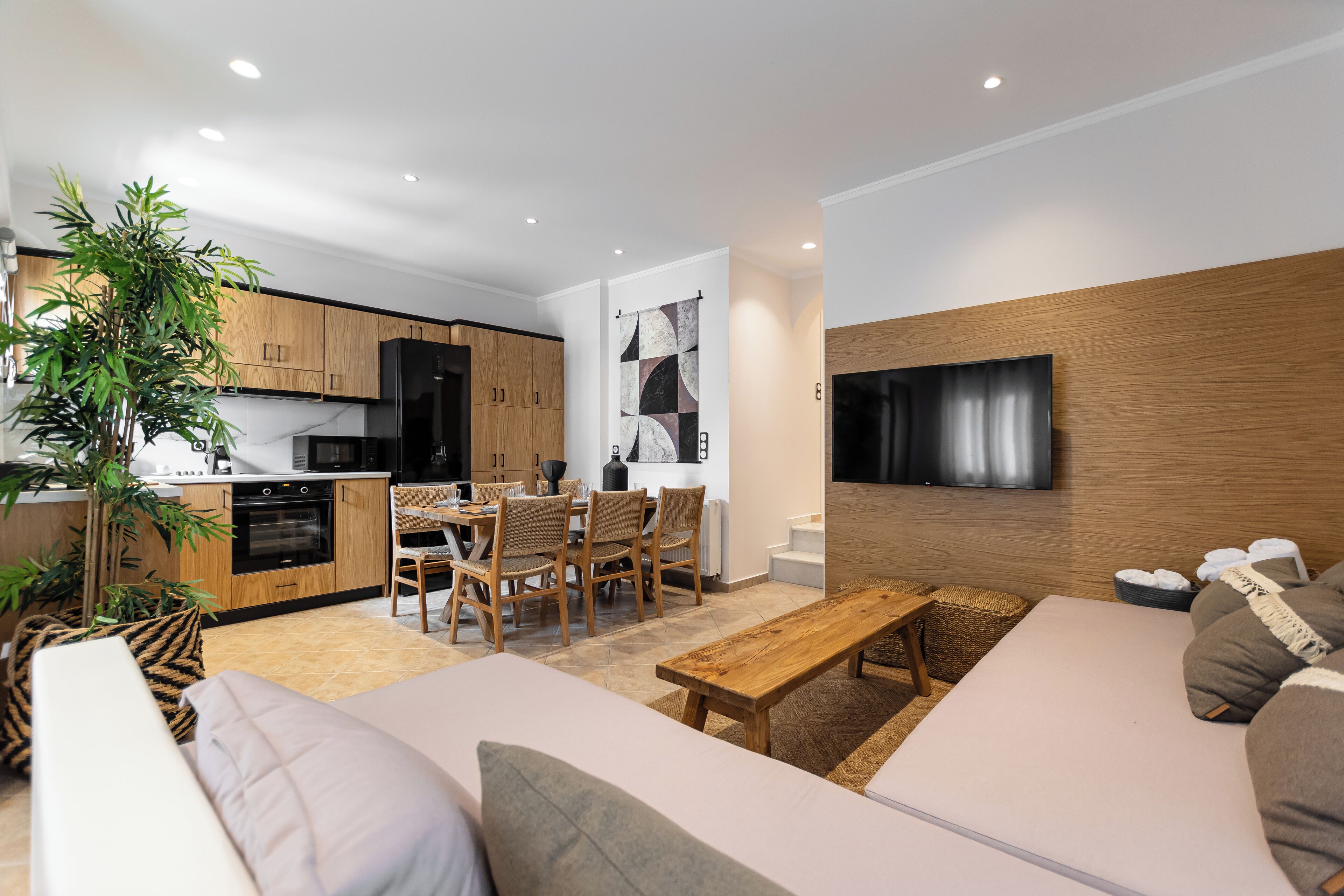 Familieleilighet | Oppholdsområde | En 43-tommers TV med kabel-kanaler