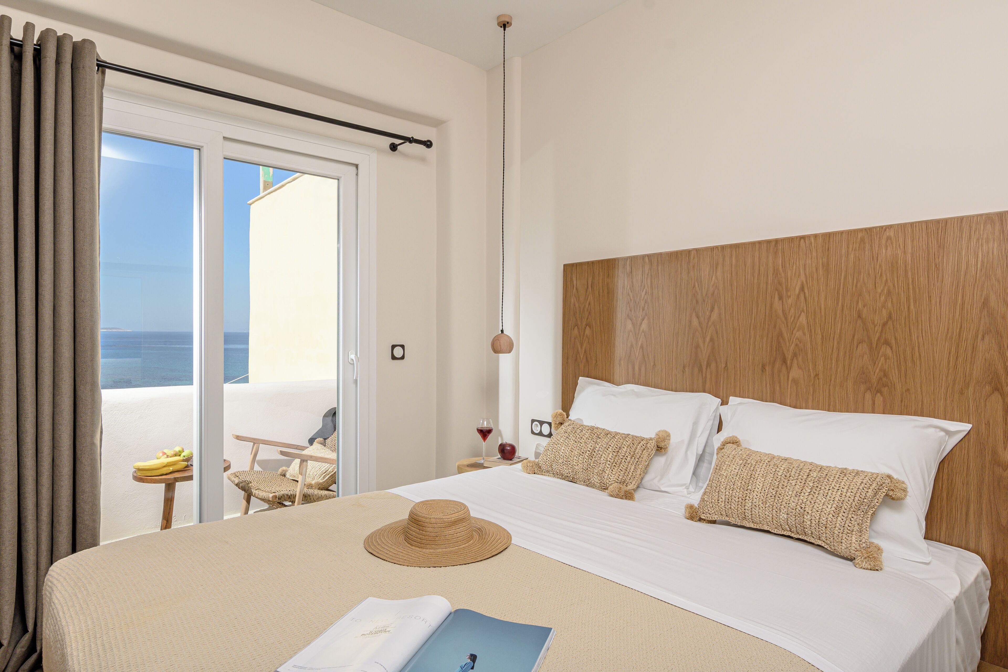 Leilighet – deluxe | Sengetøy av topp kvalitet, minibar og safe på rommet