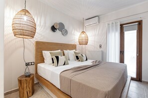 Family Apartment | Premium bedding, minibar, in-room safe, laptop workspace - Almi of Naxos (Naxos)