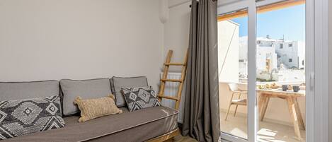 Deluxe Apartment | Living room | 43-inch TV with cable channels