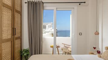 Deluxe Apartment | Premium bedding, minibar, in-room safe, laptop workspace