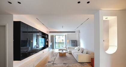 Eastern Hub - Designer Apartment with Open Kitchen and Super Large Sofa