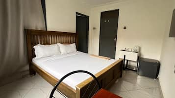 1 habitación, tabla de planchar con plancha y wifi