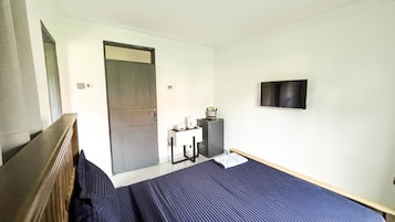1 habitación, tabla de planchar con plancha y wifi