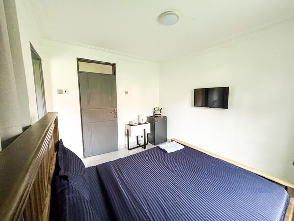1 bedroom, iron/ironing board, WiFi - Deluxe Double Bedroom Entebbe with En-suite Bathroom (Nkumba)