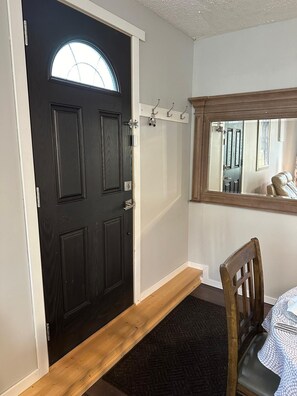 Interior - Cozy Guest Suite Kelowna  (Kelowna)