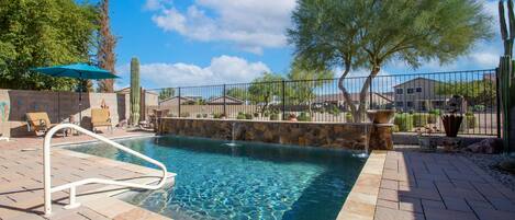 حمّام سباحة خارجي، حمّام سباحة مُدفَّأ