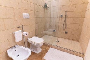Shower, hair dryer, bidet - VeronaVera San Nicolò (Verona)