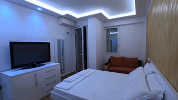 2 bedrooms, iron/ironing board, free WiFi