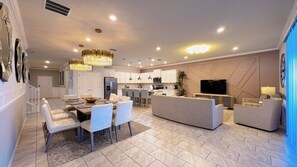 Interior - Stunning 9BR Pool Villa/ Sleeps 16+/ Near Disney (Davenport)