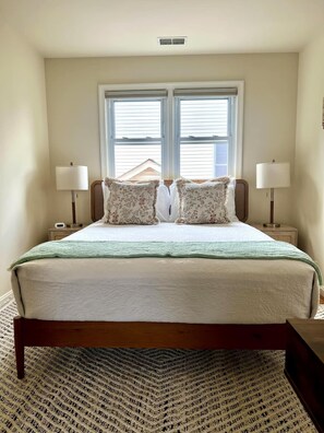 3 Schlafzimmer, Schreibtisch, Bügeleisen/Bügelbrett, Reisekinderbett