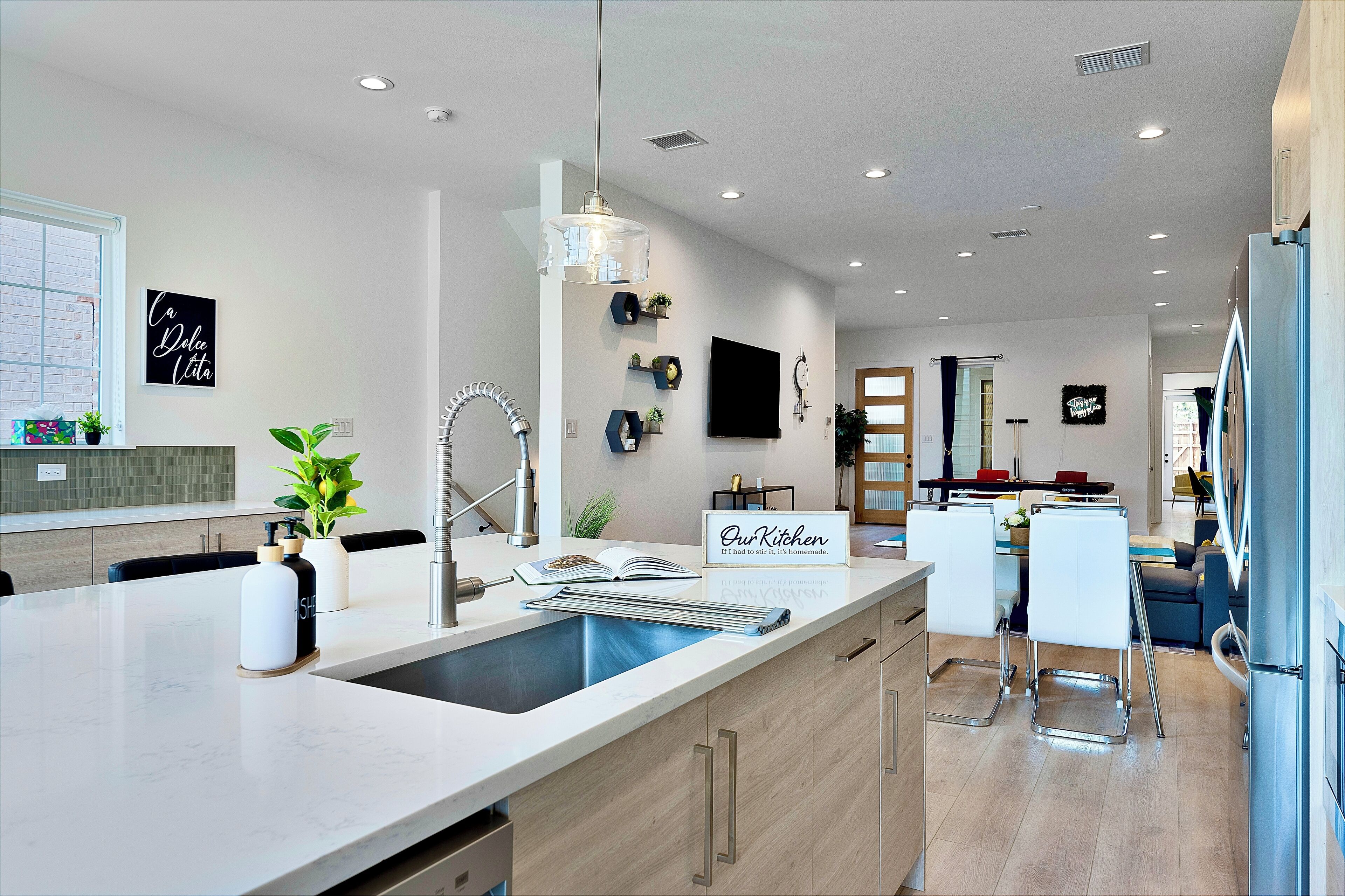 Frigorífic, microones, forn i placa de cuina 