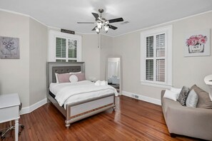 4 bedrooms, iron/ironing board, travel crib, free WiFi