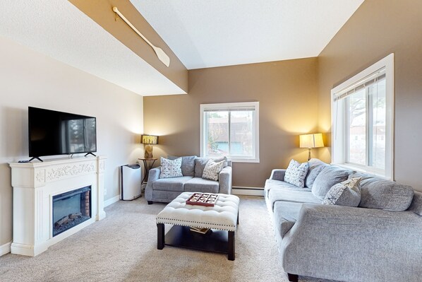 Televisión y chimenea 