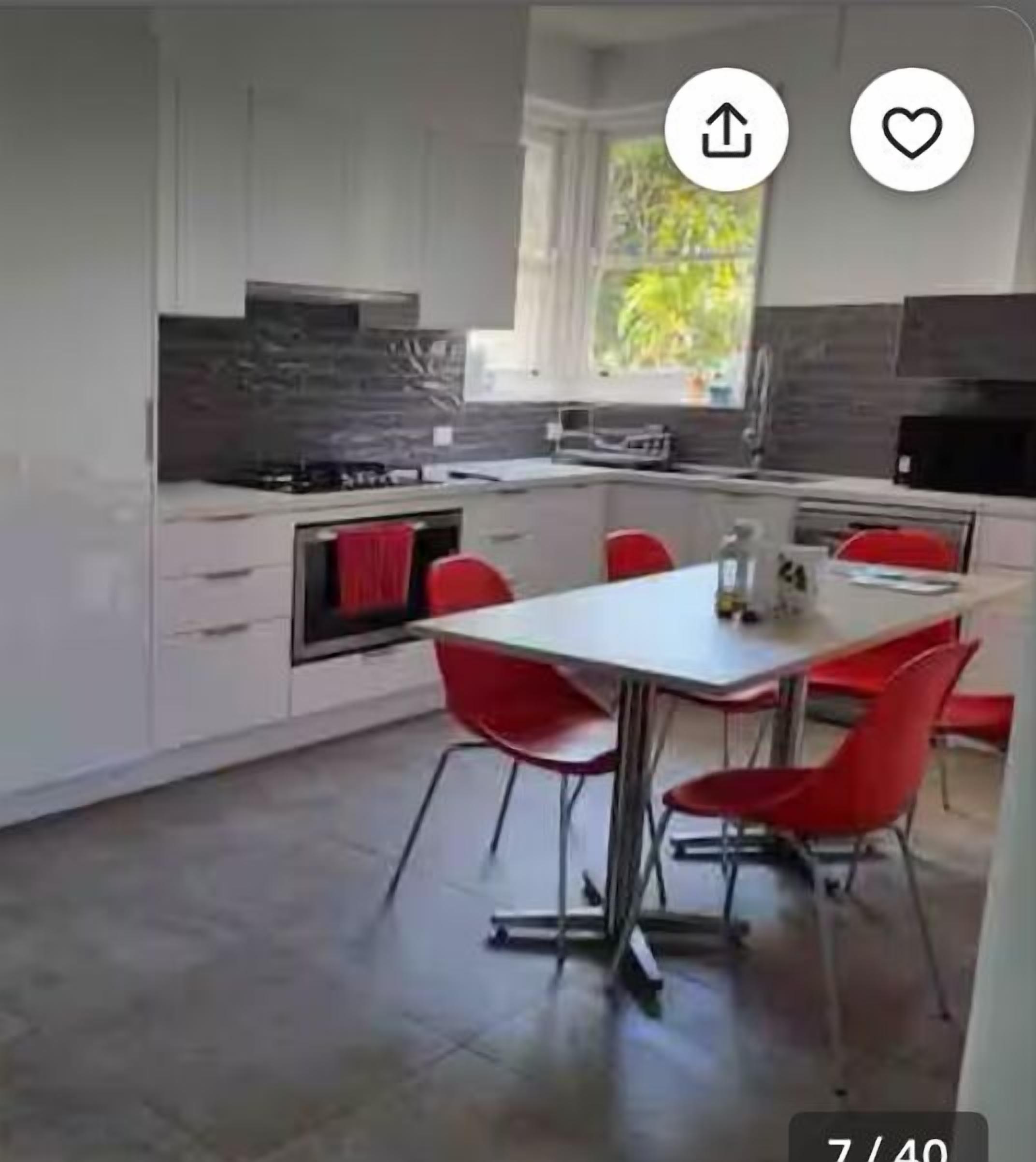 Frigorífic, microones, forn i placa de cuina 
