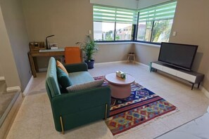 Room - Sunny Ocean View Retreat (Ocean Reef)