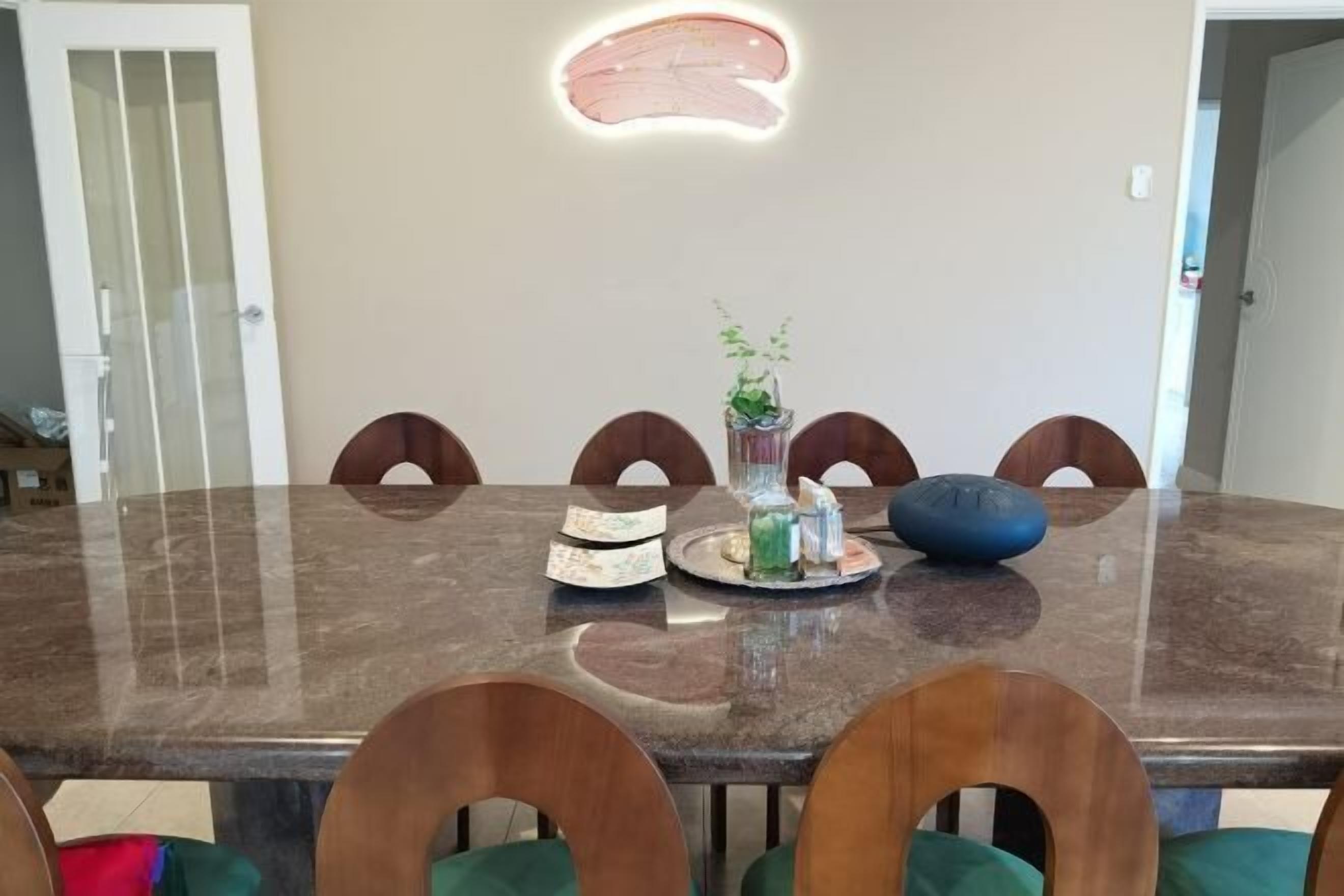 المنشأة من الداخل