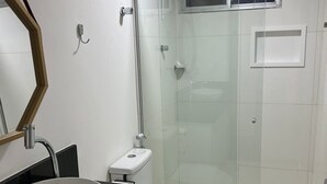 A modern bathroom with a glass-enclosed shower, a white toilet, and a large vessel sink. - Spacious 3-bedroom apartment in amazing Boa Viagem Recife with AC, WiFi (Boa Viagem Recife)