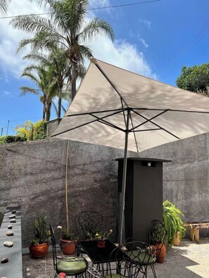 Outdoor dining - Meu Quintal Apartment's 1- Calheta, Madeira (Calheta)