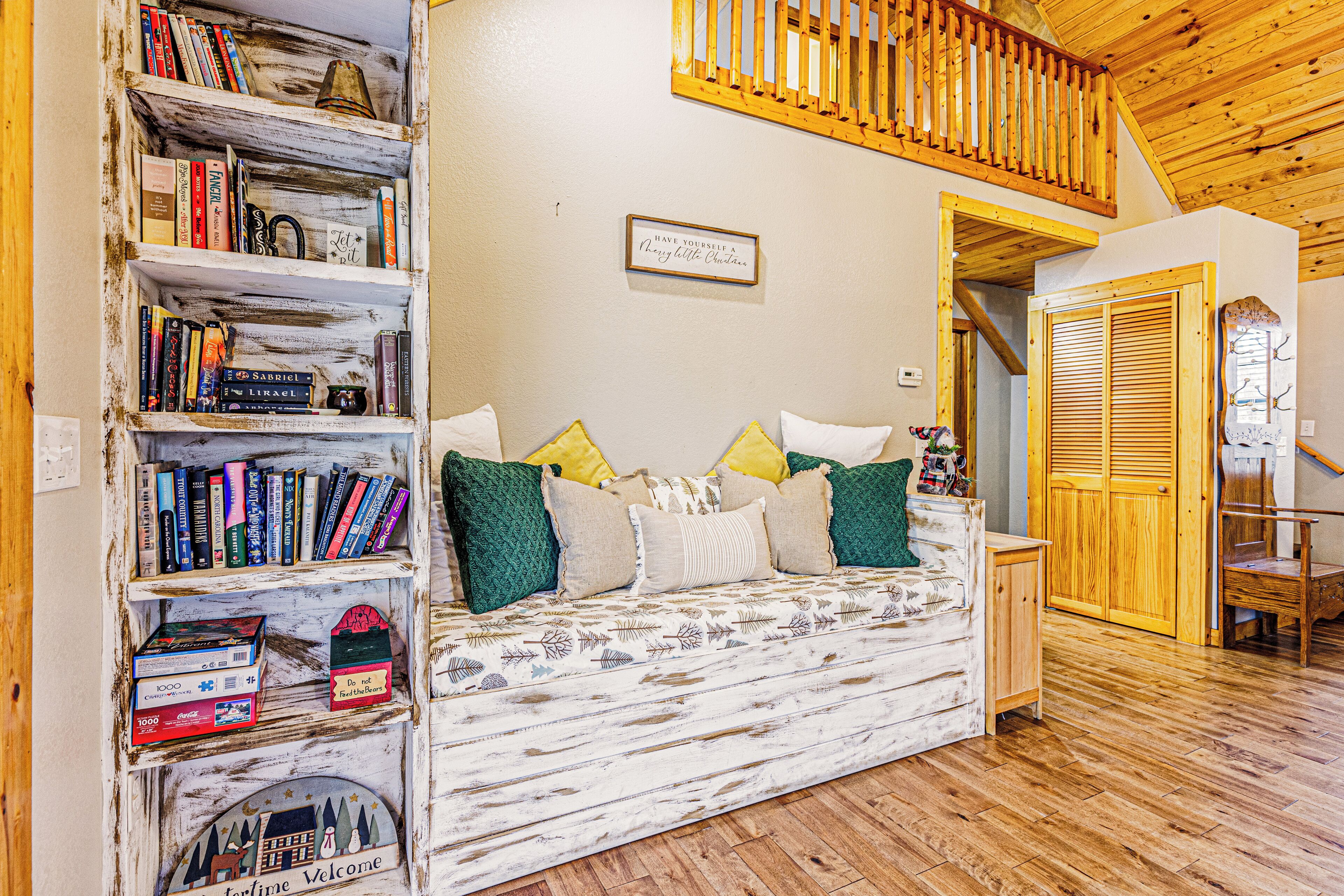 Charming 2-bedroom Cabin Close To Bryson City With Ac, Wifi, Hot Tub - Cherokee, NC