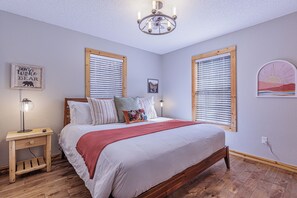 2 Schlafzimmer, Schreibtisch, WLAN, Bettwäsche