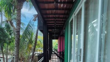 Habitación básica, balcón, vista al jardín | Vista al jardín