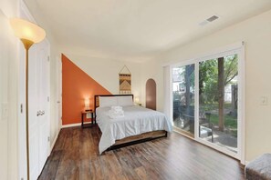 4 habitaciones, escritorio, tabla de planchar con plancha y wifi gratis 