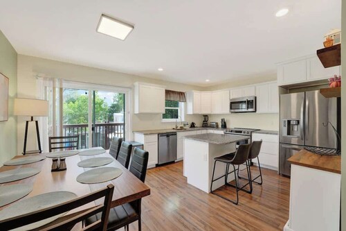 Spacious 4BR | 4B Townhouse • Sleeps 8+ • Near Downtown Wilmington