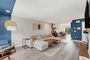 Téléviseur connecté, foyer, bureau