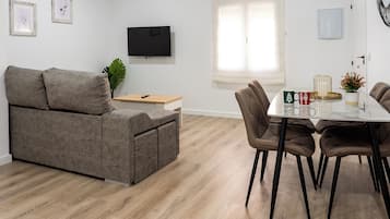 Departamento superior, 2 habitaciones | Área de sala de estar