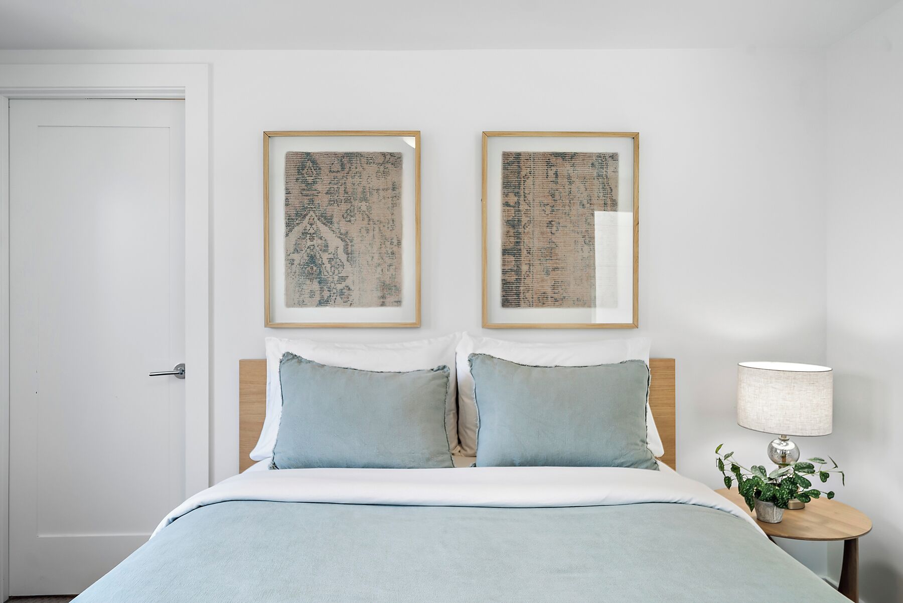 4 habitaciones, tabla de planchar con plancha y cuna de viaje 
