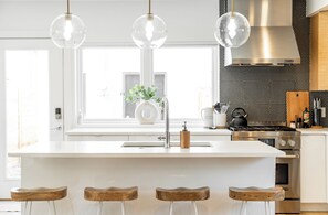 Fridge, microwave, oven, stovetop - Urban Oasis (Denver)