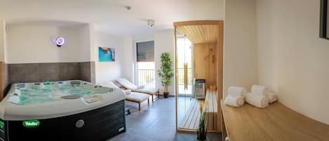 Een sauna, een bubbelbad