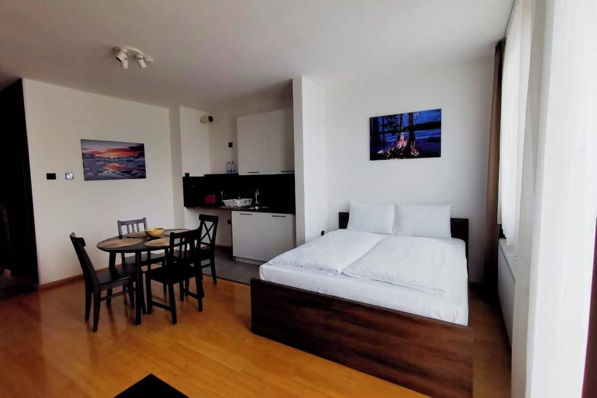 Studio | Luxe beddengoed, een kluis op de kamer, geluiddichte muren