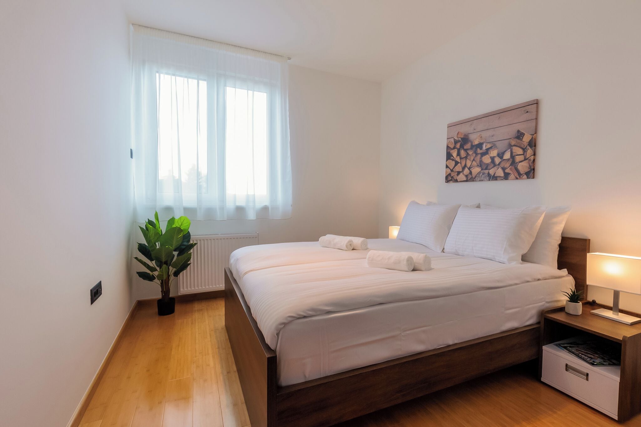 Deluxe appartement, 2 slaapkamers | Luxe beddengoed, een kluis op de kamer, geluiddichte muren