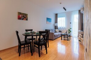 Premium bedding, in-room safe, soundproofing, iron/ironing board - TESLA Residence Subotica (Subotica)