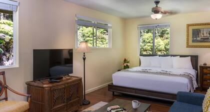 Private Updated Studio Close to Volcanoes National Park