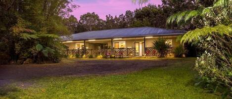 المنشأة من الخارج