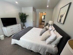 2 bedrooms, desk, iron/ironing board, travel cot
