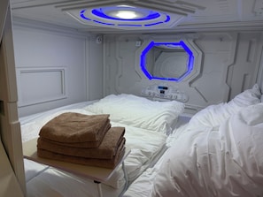 10 bedrooms, iron/ironing board, WiFi, bed sheets - LUXUS Space Capsules Adventure Sport & Spa, Lüneburg Heath Soccer Tennis Squash (Bergen)