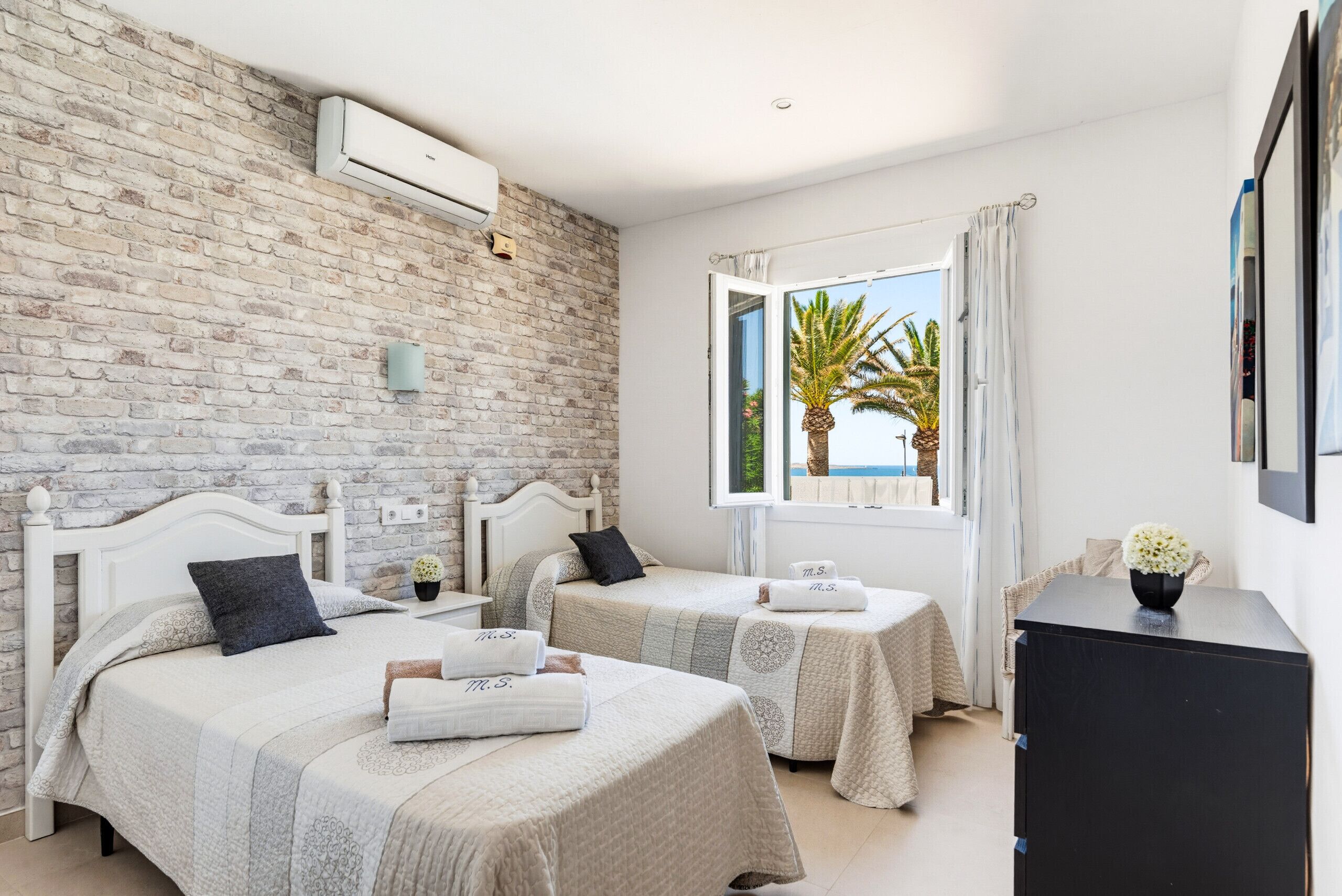 3 bedrooms, in-room safe, iron/ironing board, free WiFi