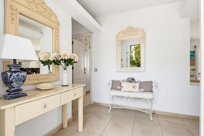 Interior - Villa Victoria by Escape Home (Binibeca)