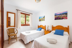 3 bedrooms, iron/ironing board, free WiFi, bed sheets