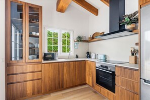 Refrigerador, microondas, horno y lavavajillas 