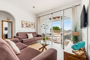 TV - Villa Rouss by Escape Home (Calan Porter)