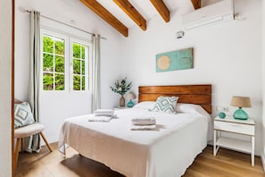3 chambres, coffre-fort, fer et planche Ă repasser